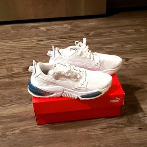Puma sneakers (Men's 6.5-7)
